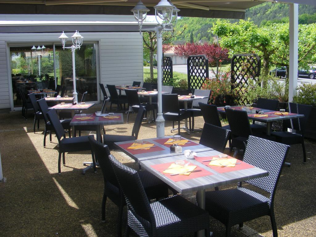 Hotel Confort Le Moulin Rouge Terrasson Bagian luar foto